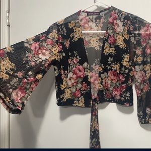 Forever21 Flare Sleeve Floral Crop Top